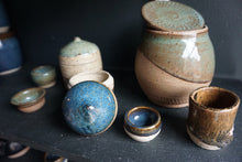 Load image into Gallery viewer, COVERED POTS !